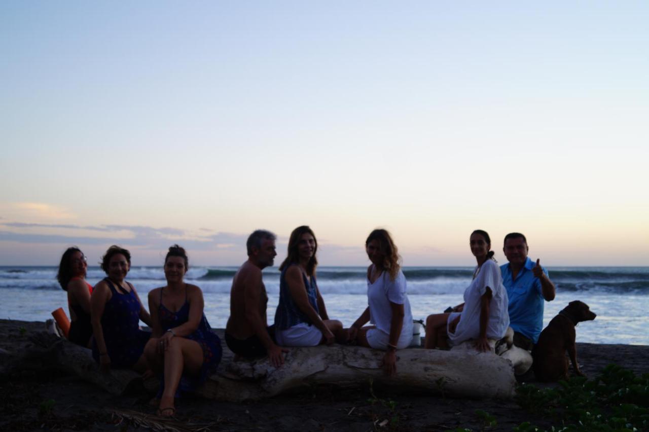 Alive Beach House Transito Bagian luar foto